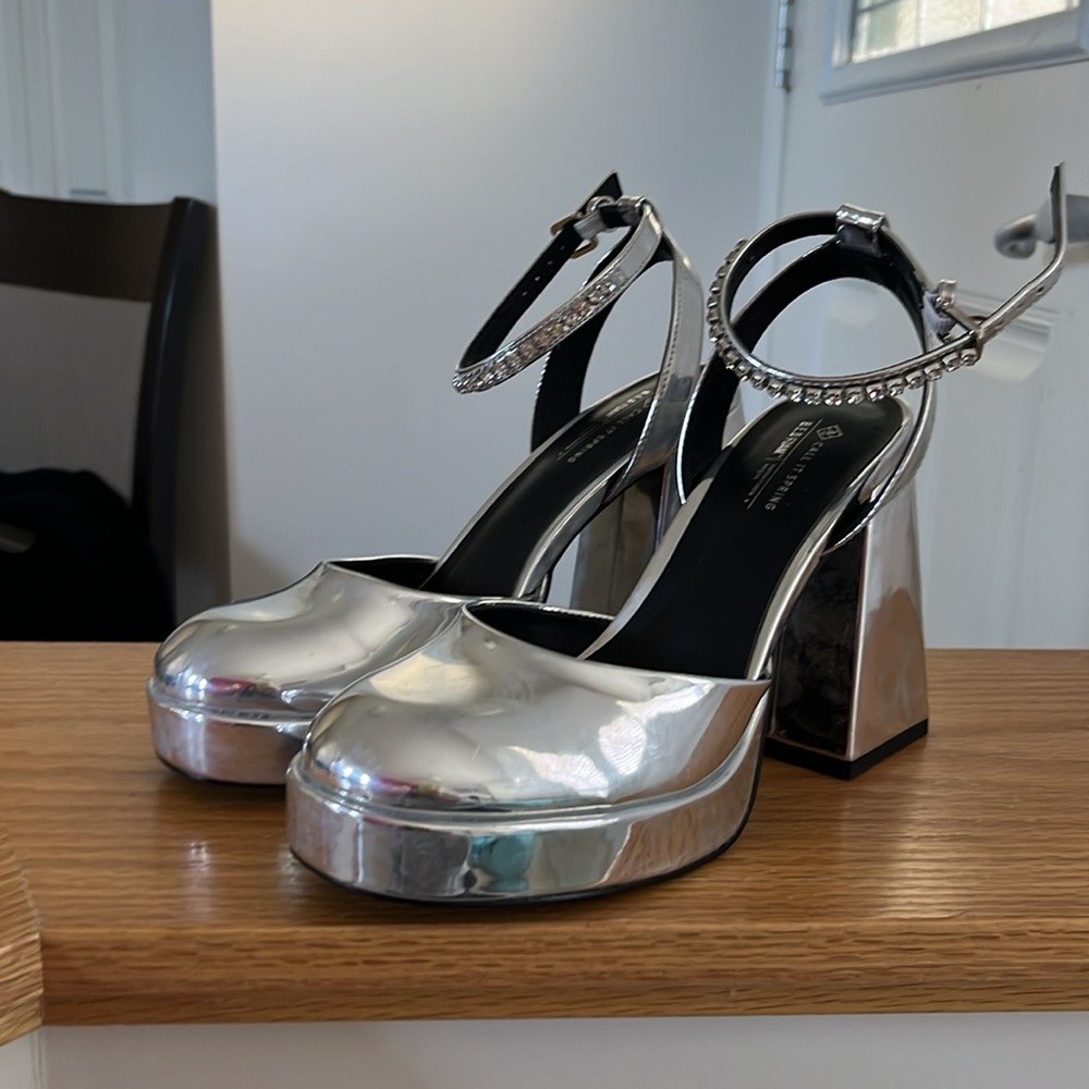 CALL IT SPRING Silver Platform with Rhinestone Strap Size 8.5